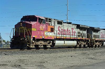 BNSF 668 Dash 9-44CW.jpg